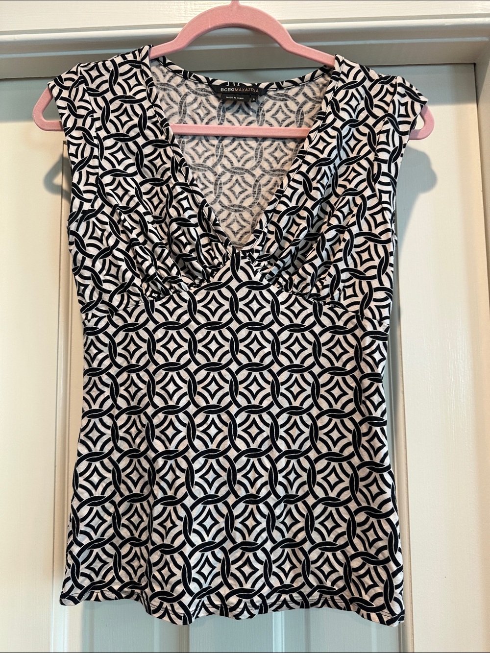 BCBGMaxAzria Black & White Geometric V-Neck Tank